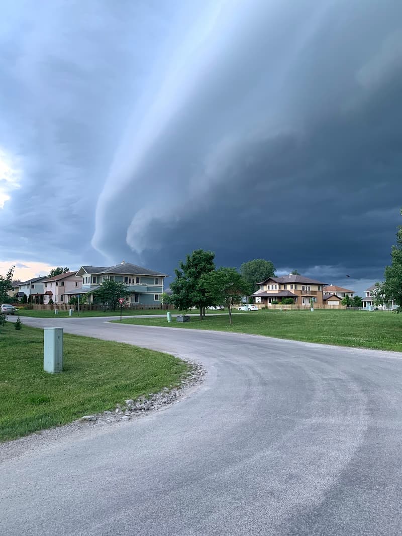 Shelf cloud